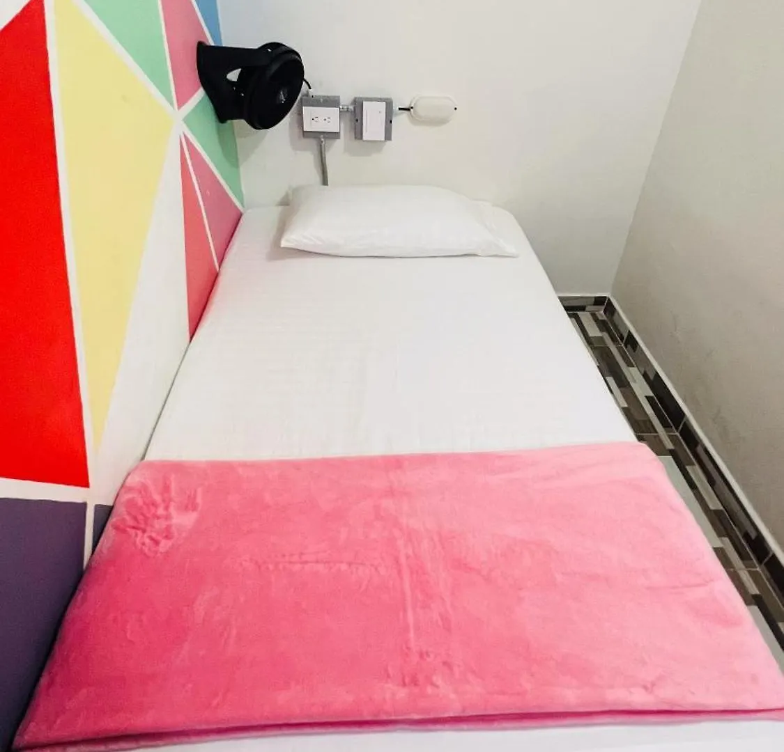 Kromatic Hostel Medellín Hotel